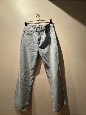 Light Wash Women's Straight-Leg Jeans - Classic Casual
